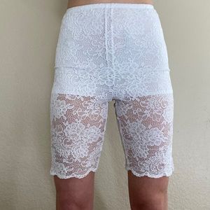 SOLD Free People Lace Biker Shorts – Ivory (XS)